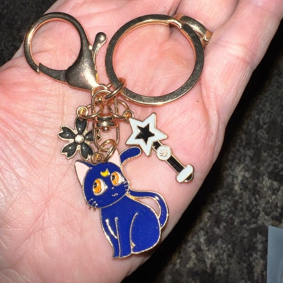 Sailor moon 🌙 cat 🐈‍⬛ key chain - Picture 3 of 3
